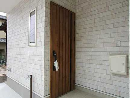 広島市安佐南区伴東1丁目　新築一戸建ての玄関