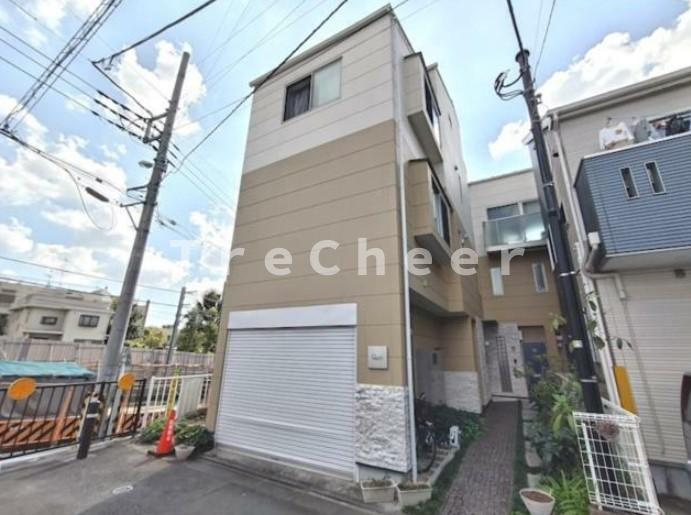 クオリスの外観