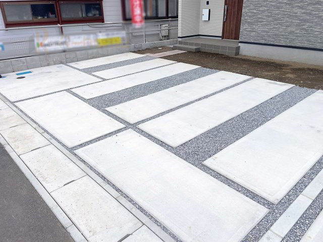 古河市東本町7期　新築戸建て　3号棟の駐車場|カースペースは2台お停めいただけます♪