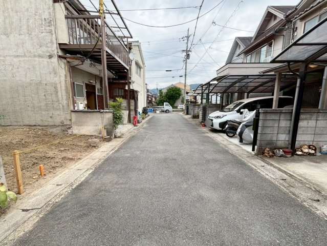 西野山欠ノ上町　建築条件付き土地の前面道路含む現地写真