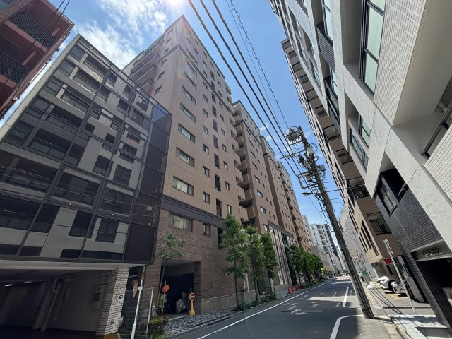 クイーンズパレス東京中央の外観