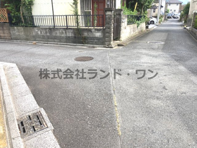 【前面道路含む現地写真】 | 所沢市上新井3丁目 | 接道：北側　約4.2ｍ公道／西側　約4ｍ公道