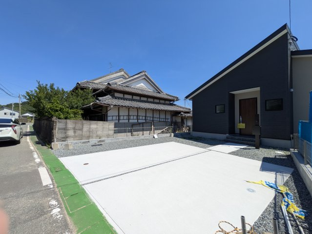 福岡市西区今頭15期　1号棟の前面道路含む現地写真