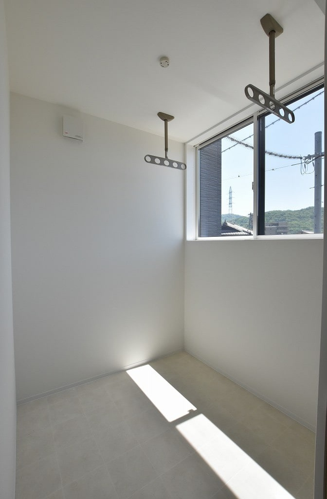 広島市安佐南区中筋３丁目　新築一戸建て(全3棟)のランドリースペース