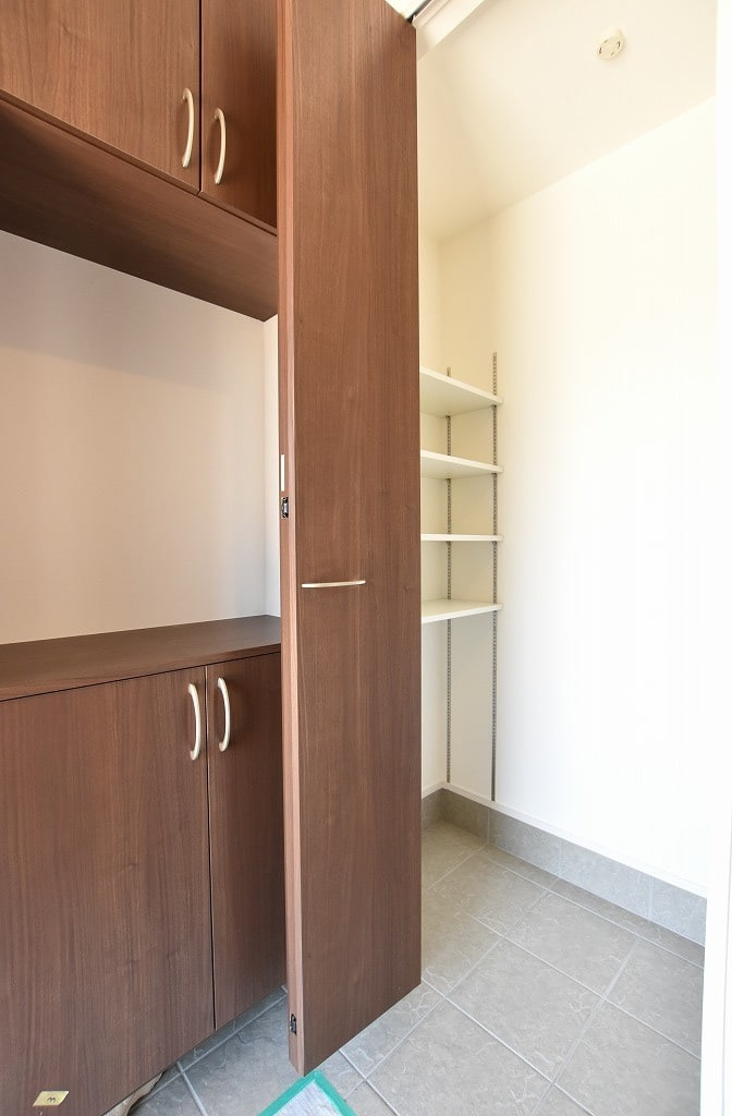 広島市安佐南区中筋３丁目　新築一戸建て(全3棟)の玄関