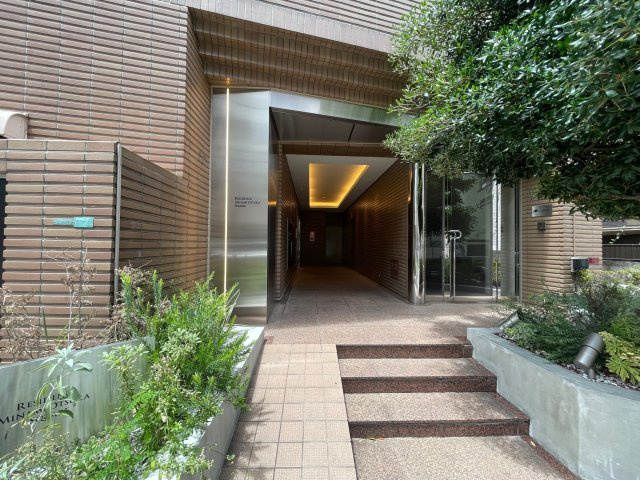 レジデンス南大塚スクエア（旧ＳＫレジデンス）のエントランス
