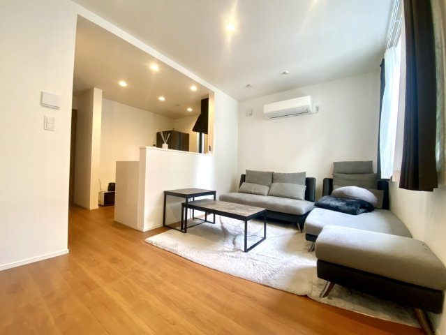 新作5丁目中古戸建ての居間・リビング