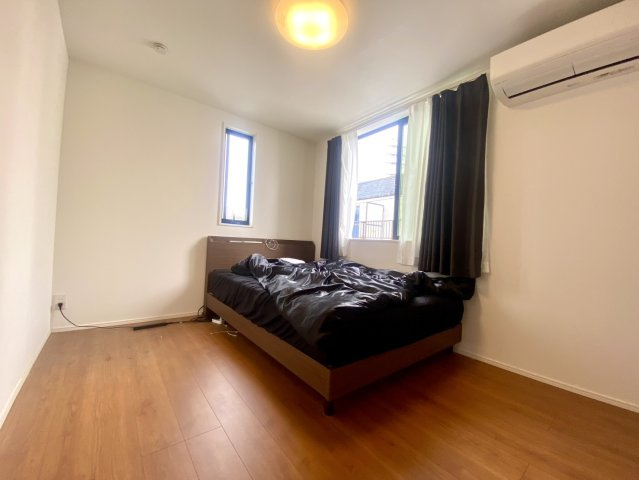 新作5丁目中古戸建ての寝室