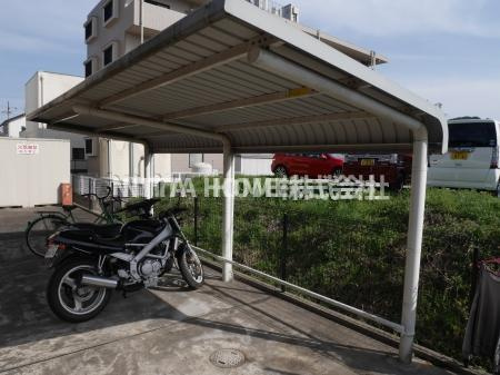 メゾン ラ トゥール　Ｂ棟のその他共用部分|屋根付きの駐輪場は無料です♪
