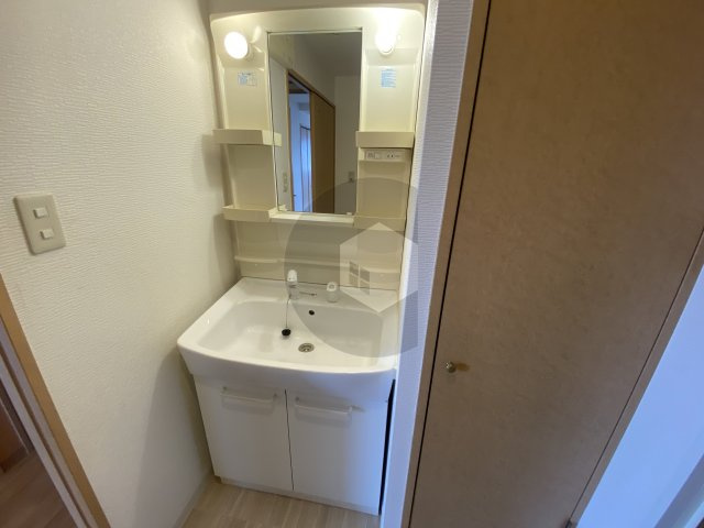 ファミーユ2002の独立洗面台