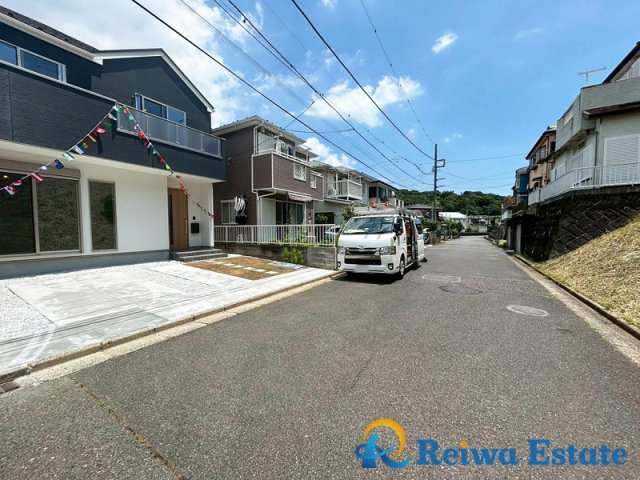 新築戸建　藤沢市大庭の前面道路含む現地写真