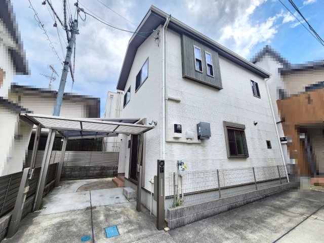 【価格改定】乙訓郡大山崎町字大山崎小字西高田の駐車場|雨や日差しから愛車を守るカーポート・電動シャッター付き駐車場。
急な天候の変化でも安心です！