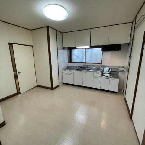 室蘭市御前水町2丁目12-9戸建の居間・リビング