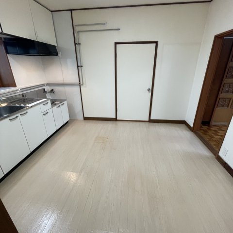 室蘭市御前水町2丁目12-9戸建の居間・リビング