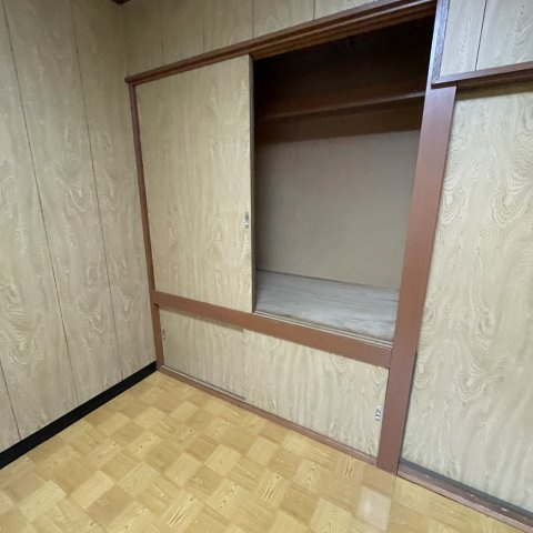 室蘭市御前水町2丁目12-9戸建の収納