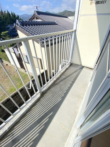 山陽ハイツ三の宮のバルコニー