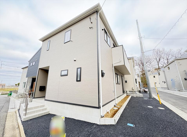 【駐車場】 | 朝霞市宮戸3丁目　新築一戸建住宅　全16棟　(志木本店) | 全区画32坪以上、2台駐車可能(車種による)なゆとりある敷地です。