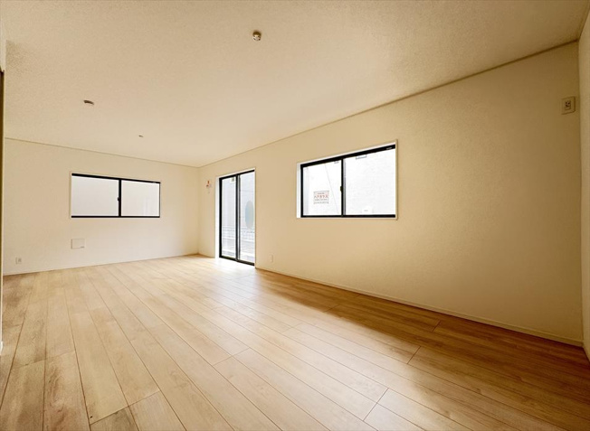 【居間・リビング】 | 朝霞市宮戸3丁目　新築一戸建住宅　全16棟　(志木本店) | 19.5帖の広々としたファミリー空間。