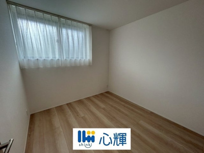 【洋室】 | セキュレア中村１丁目（３号地） | 沢山の陽の光が入る明るい室内。収納たっぷりなのでお荷物の多いご家庭でもすっきりと収納出来ます。
