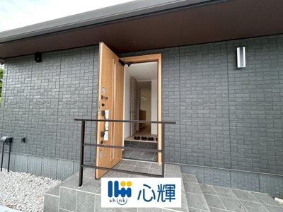 【玄関】 | セキュレア中村１丁目（３号地） | 家の顔となる玄関。 ゲストを迎え入れても安心の空間です。