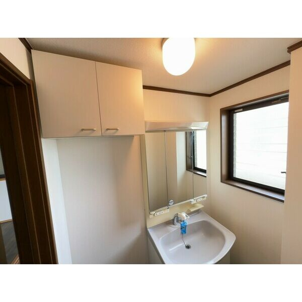 清須市西枇杷島町小田井戸建の洗面所