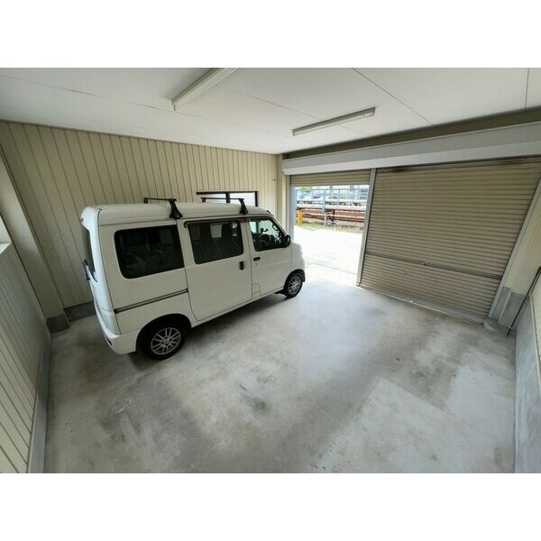 清須市西枇杷島町小田井戸建の駐車場