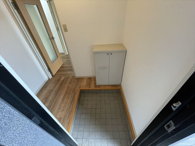 【玄関】 | メルヴィルA棟 | ※同建物別部屋の写真になります。