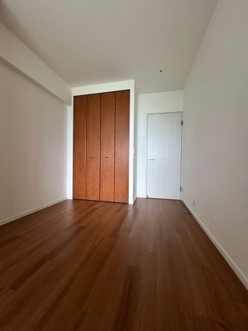 リバティパーク枚方D棟の洋室|約5.9帖あり、子供部屋やワークスペースとしてもオススメです。