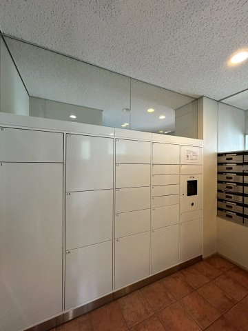リバティパーク枚方D棟のその他共用部分|宅配ボックス付きで留守の時に嬉しい設備です。