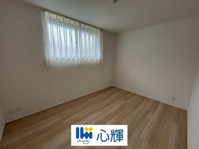 【洋室】 | セキュレア中村１丁目（４号地） | 沢山の陽の光が入る明るい室内。収納たっぷりなのでお荷物の多いご家庭でもすっきりと収納出来ます。
