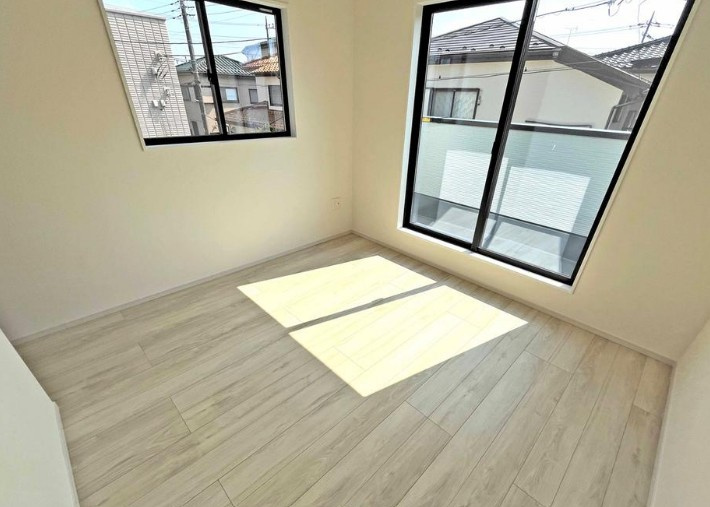 【新築】坂戸市千代田7期 全1棟の洋室|2F 8.3帖洋室です！バルコニーに面しております☆