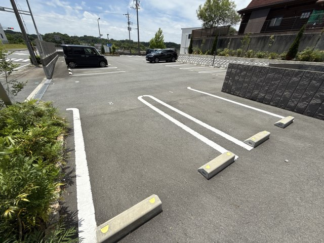 アルブルームの駐車場