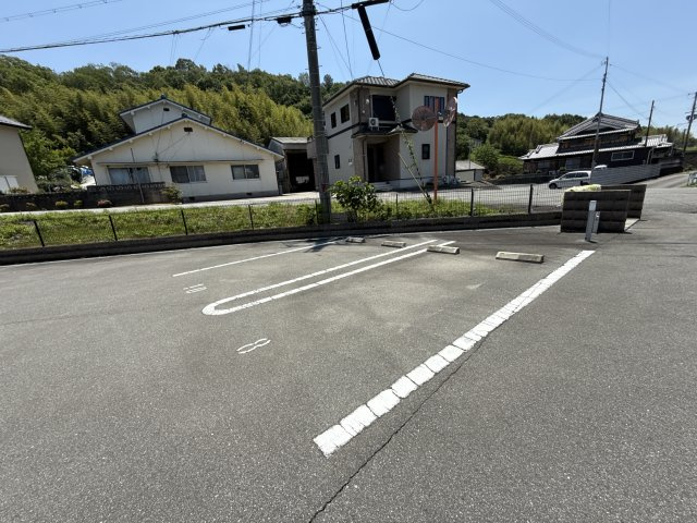 フェリーチェの駐車場