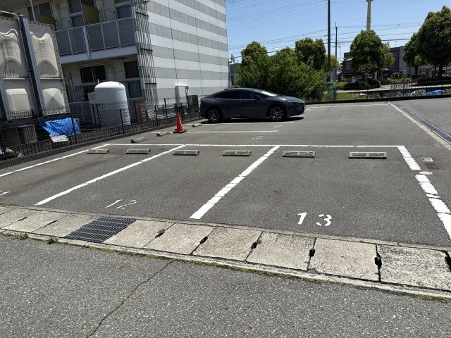 ラフィーヌ上野田Ⅱの駐車場
