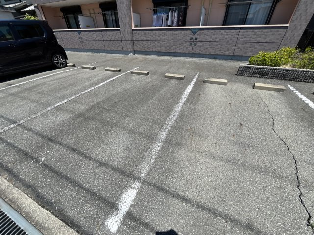 エクセレント，ＯＮの駐車場