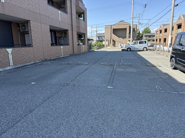 プレアデス　エデンの駐車場