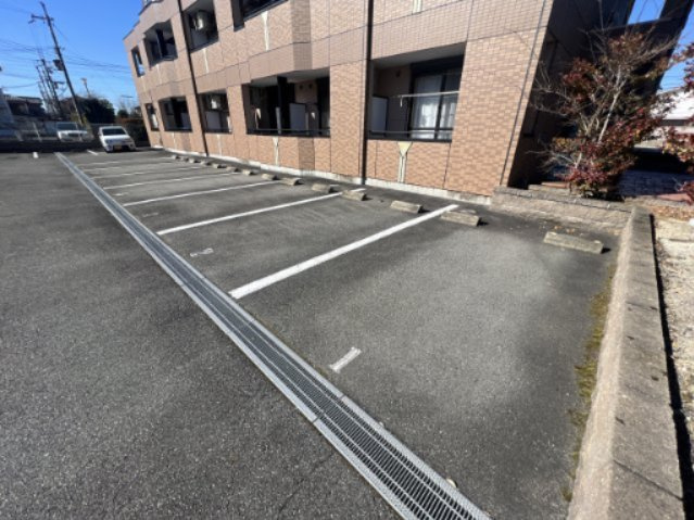 コンソルテの駐車場|
