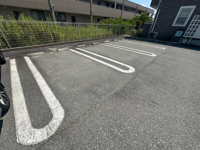 ソレイユの駐車場