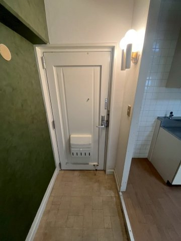 同心サワダハイツの玄関