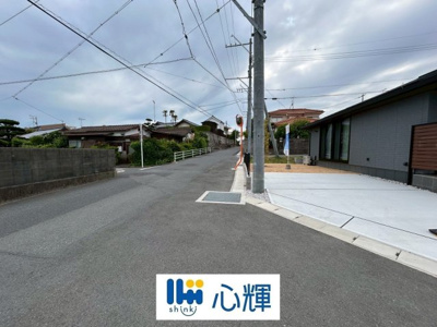 【前面道路含む現地写真】 | セキュレア中村１丁目（５号地） | 整備された道路に面する現地は、コミュニティー以外の方々の出入りも少なく、お車の出し入れも楽々です。