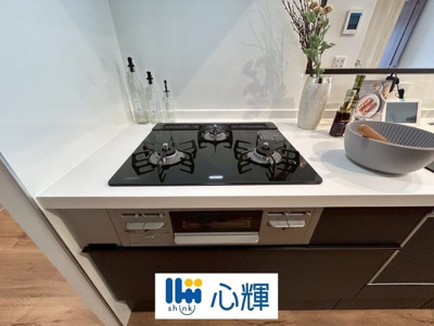 【キッチン】 | セキュレア中村１丁目（５号地） | 都市ガス用コンロです。汚れをサッとふき取れる天板を採用。お掃除も簡単です。