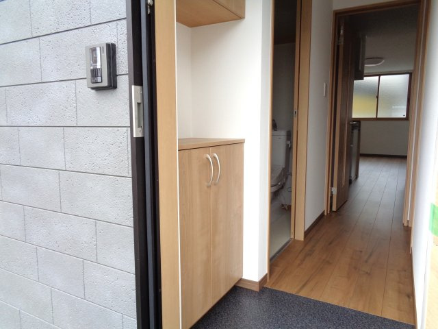 君の名を呼ぶの玄関