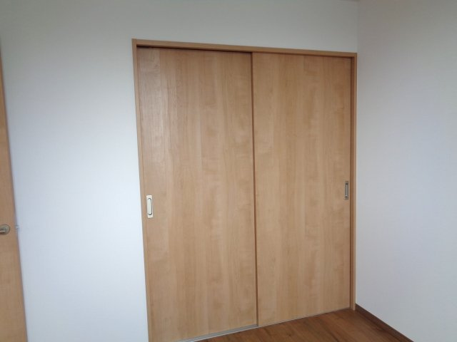 君の名を呼ぶの洋室