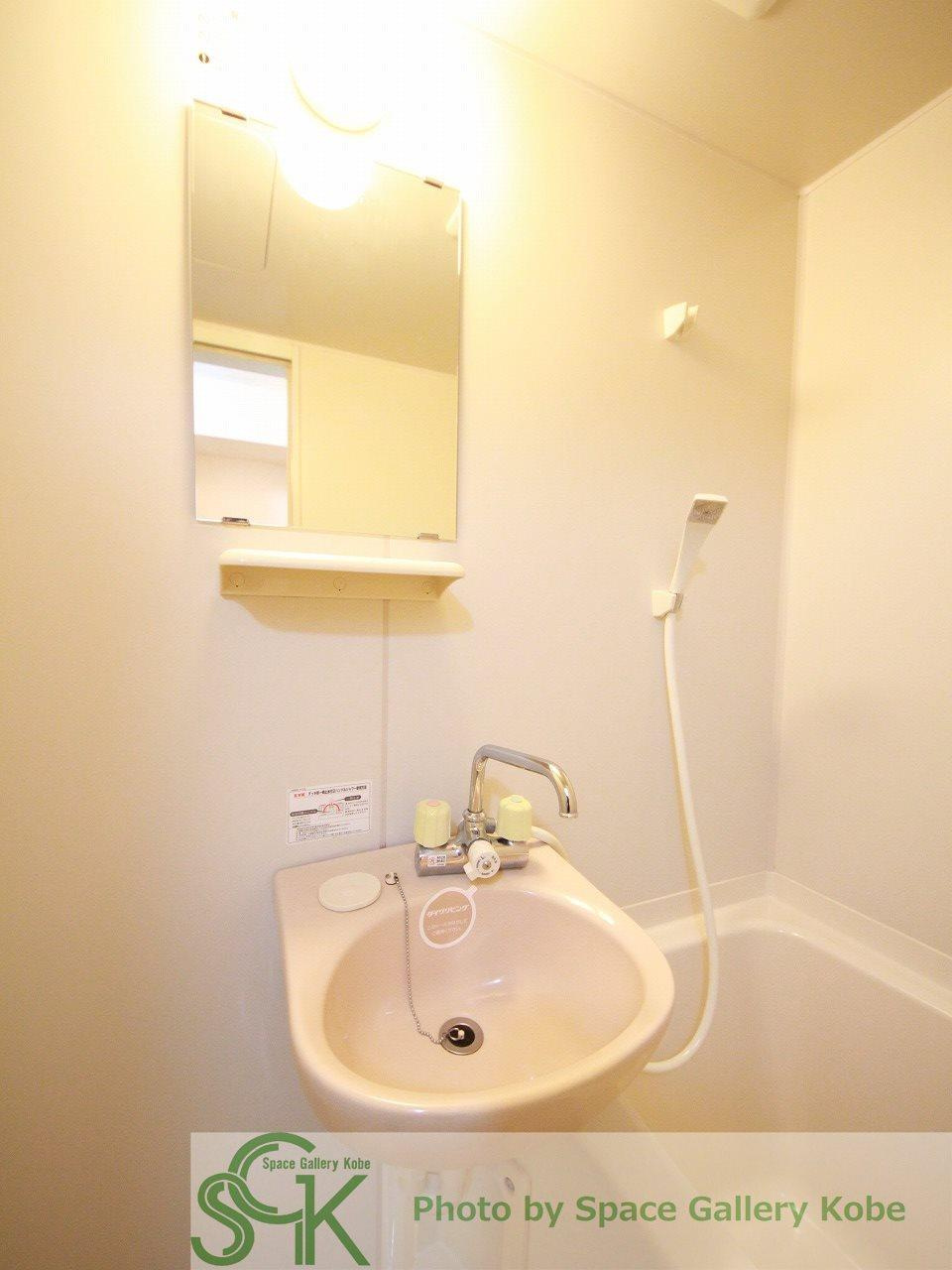 リバービュー垂水の洗面所|※お部屋により仕様が異なる場合があります※