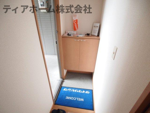 セジュールS C棟の玄関|収納もある玄関です