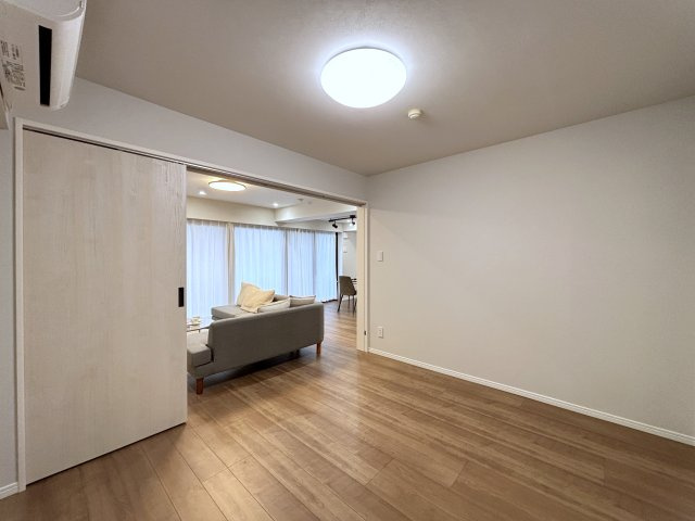 グリーンコート藤が丘イクシーズの居間・リビング|エアコンも完備しております