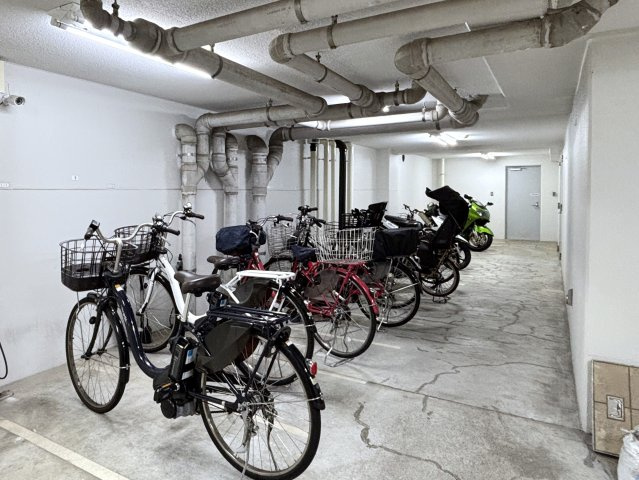 グリーンコート藤が丘イクシーズの駐輪場