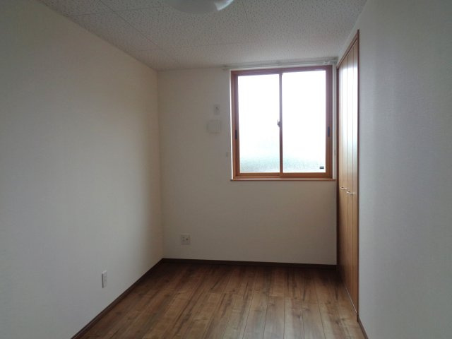 君の名を呼ぶの洋室