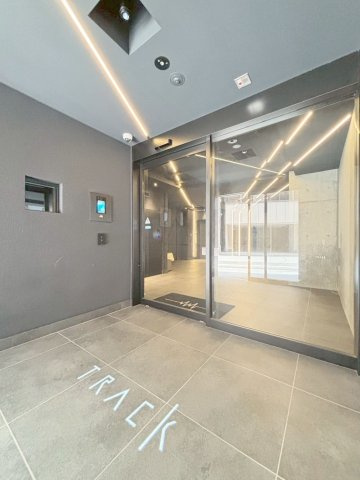 「防音仕様」TRACK八丁堀のエントランス|エントランスです