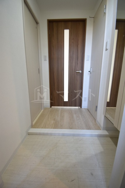 ノーヴルメゾンの玄関|※他号室参考写真